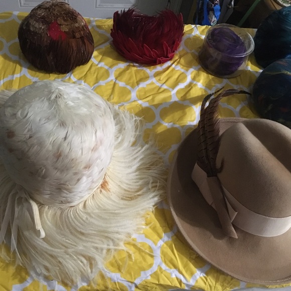 Vintage Gloves and Hats Coming Soon - Picture 8 of 8